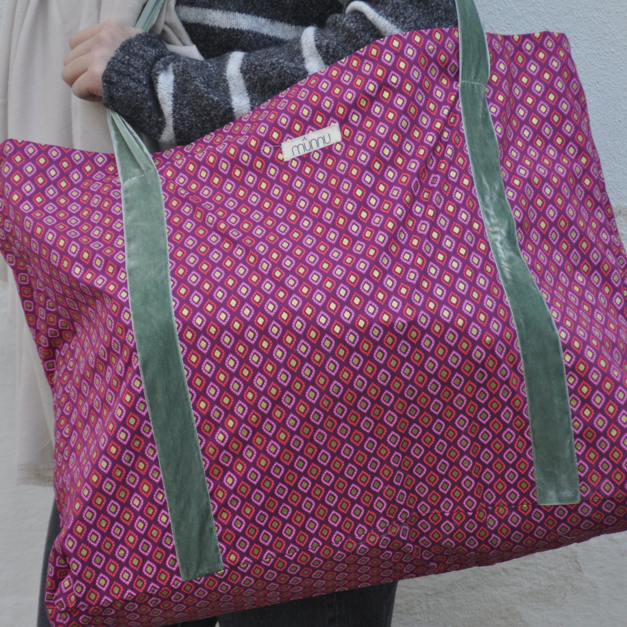 MAXI BOLSA ESTAMPADA ROSA