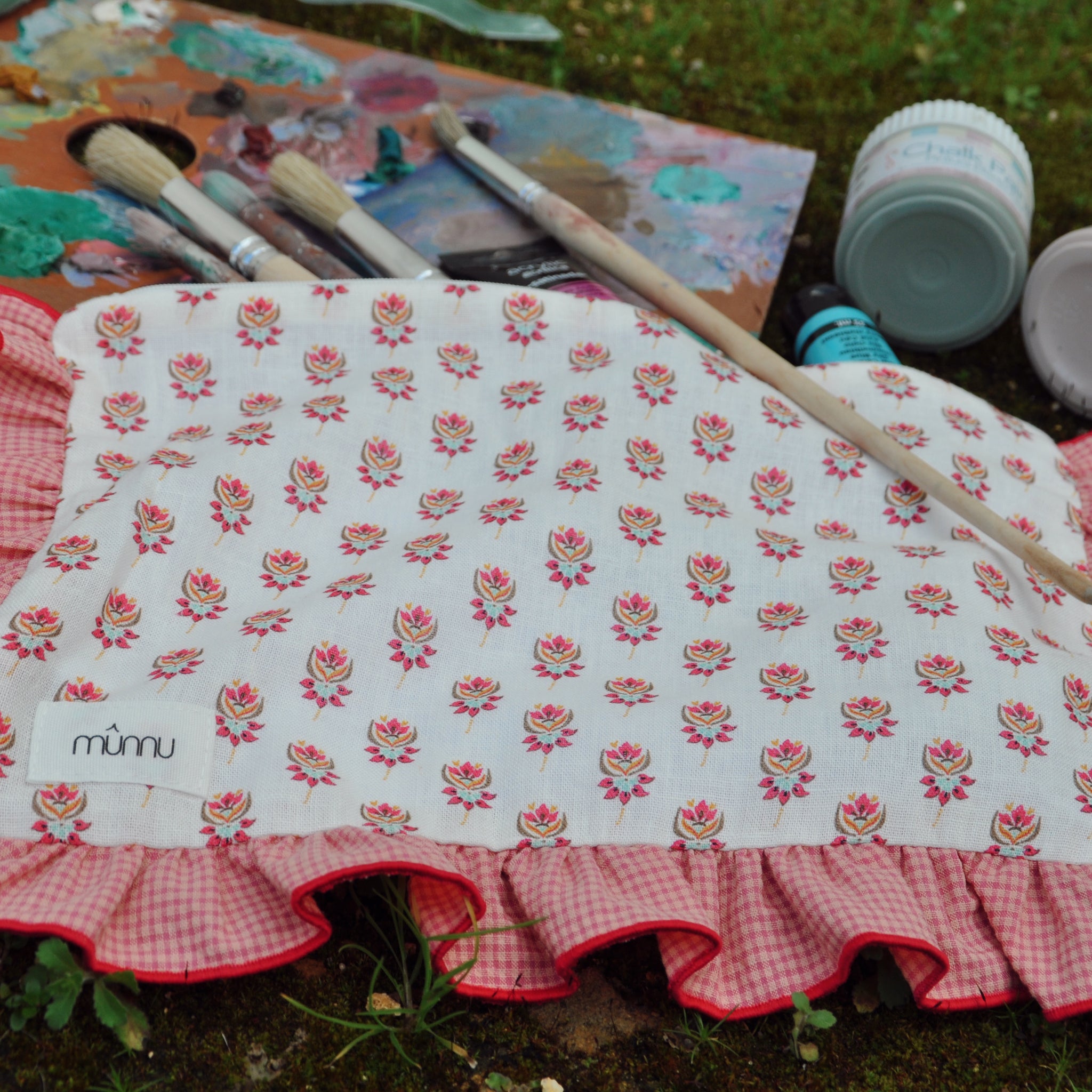 NECESER OLIVIA