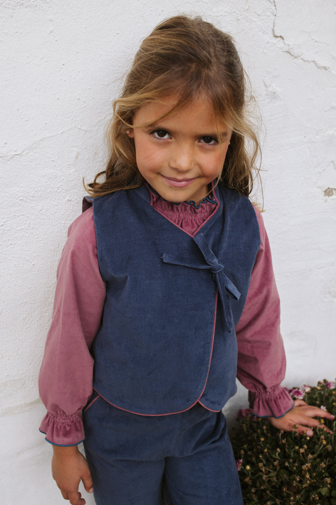 CHALECO VELVET AZUL EMPOLVADO